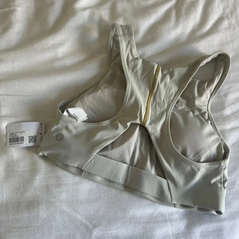 143 🆕🤍 Lululemon Tough Train High Neck Bra C/D Cups Light Sage Auric Gold